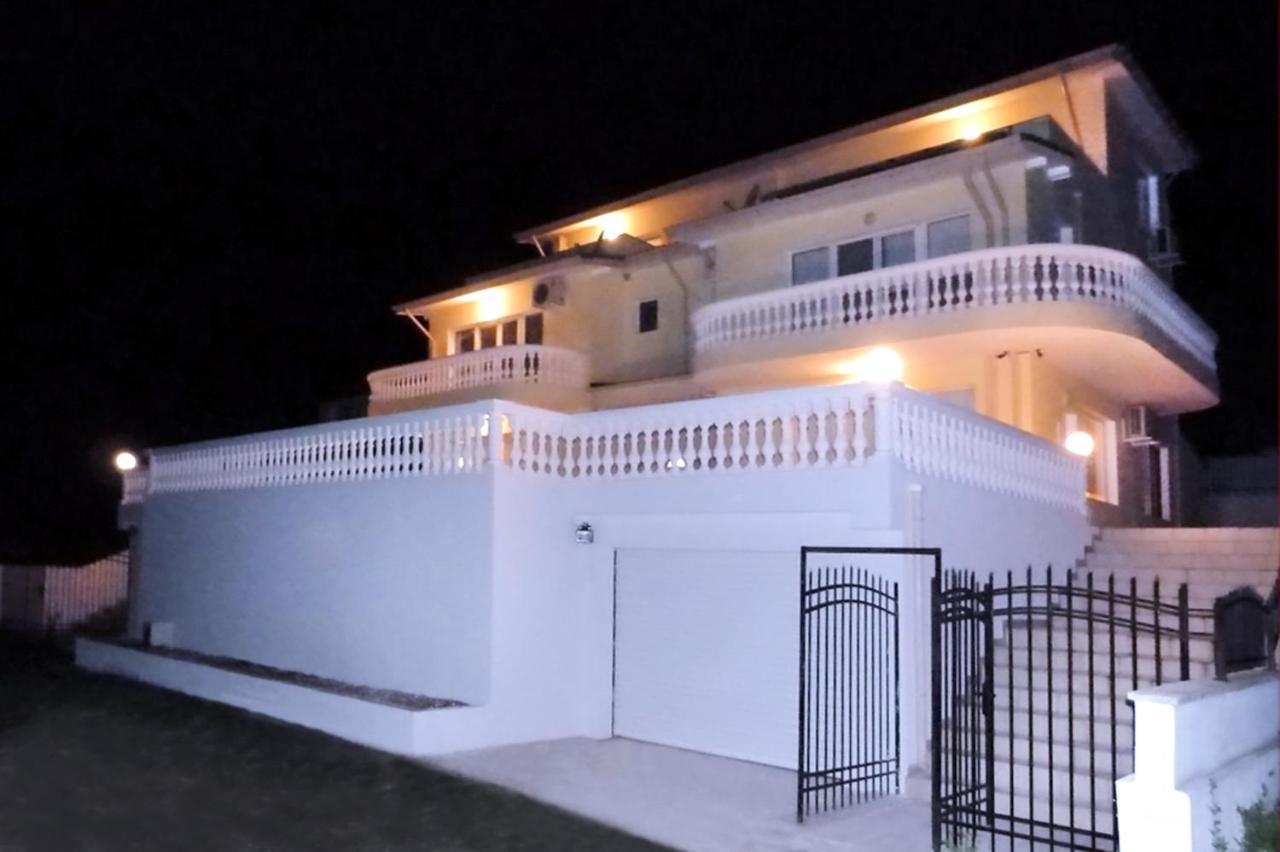 Villa Sorento Italian Neoclassica Balçık Dış mekan fotoğraf